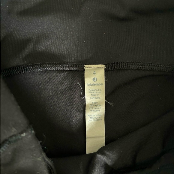 Lululemon black women’s leggings with pockets Size 4 - Picture 6 of 8